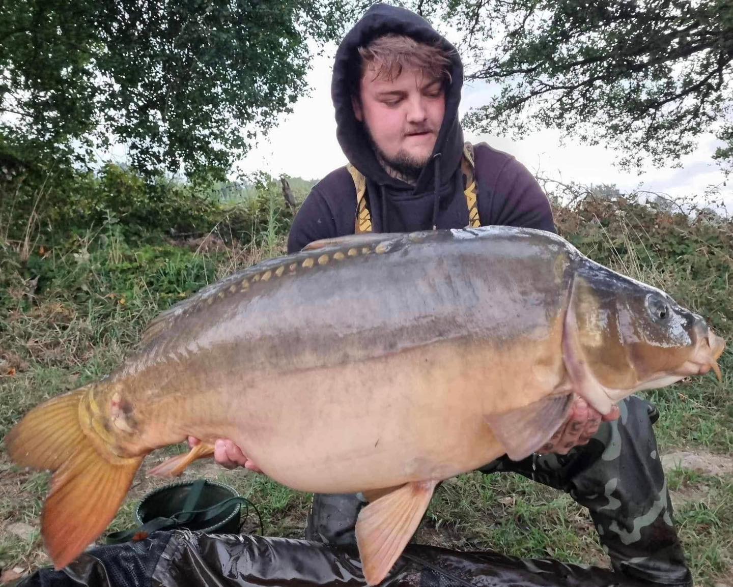 Autumn carp fishing conditions at a French carp lake